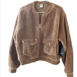 *NWT FAUX FUR TAN SHORT JACKET SIZE XL NWT
